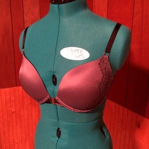 Victoria’s Secret “very sexy” push-up bra